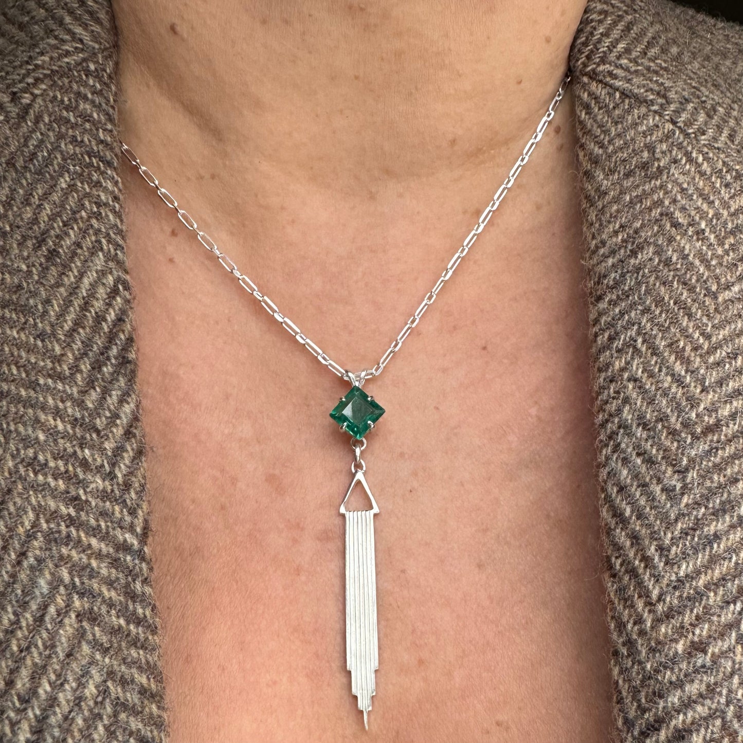 Art Deco Emerald lariat necklace handmade in Sterling Silver