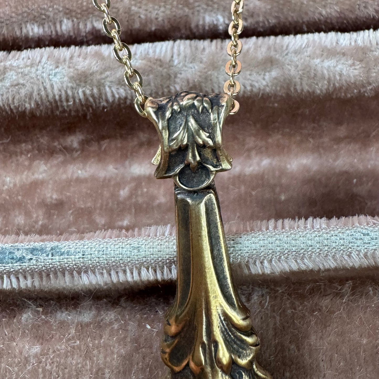 Victorian lucky lions paw amulet necklace in gold Brass