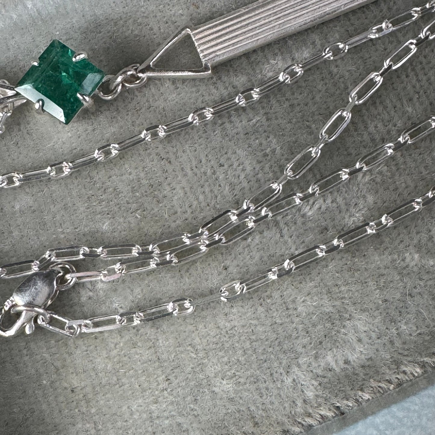 Art Deco Emerald lariat necklace handmade in Sterling Silver