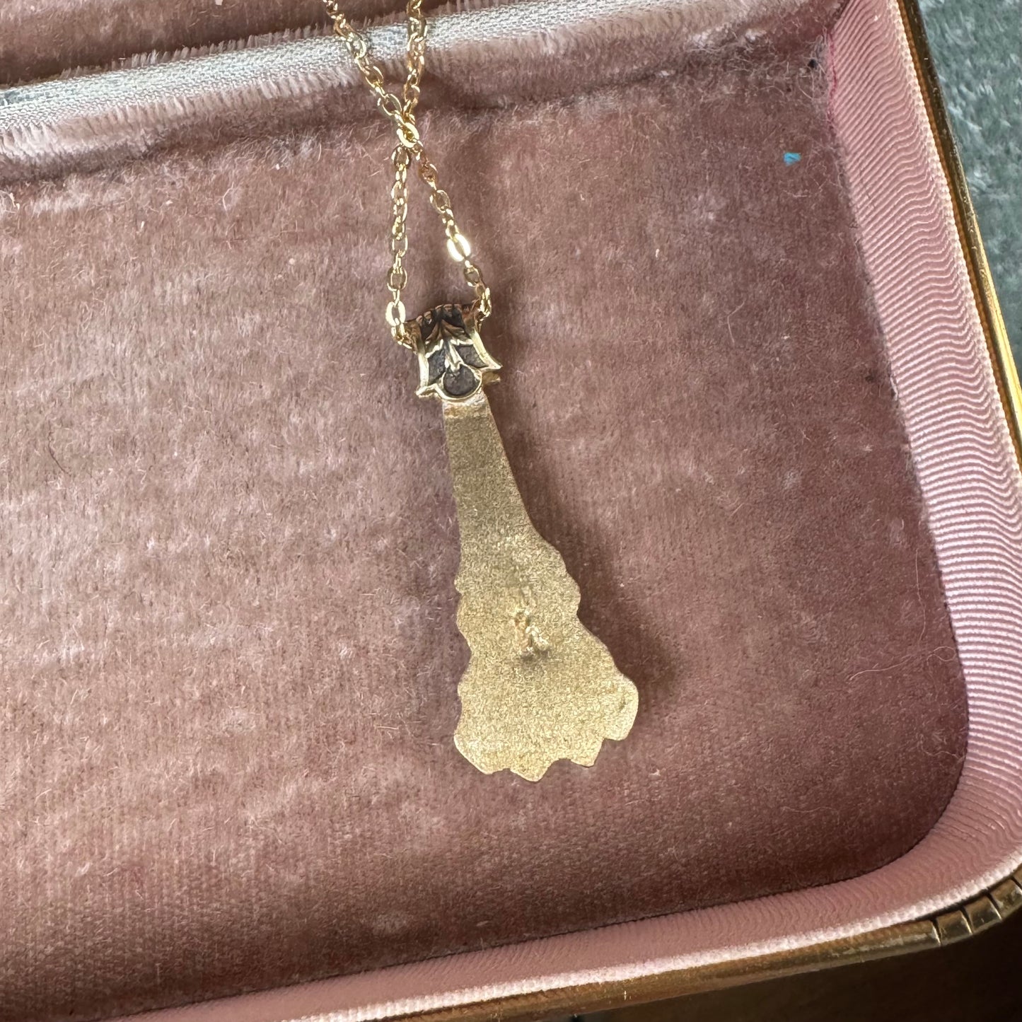 Victorian lucky lions paw amulet necklace in gold Brass