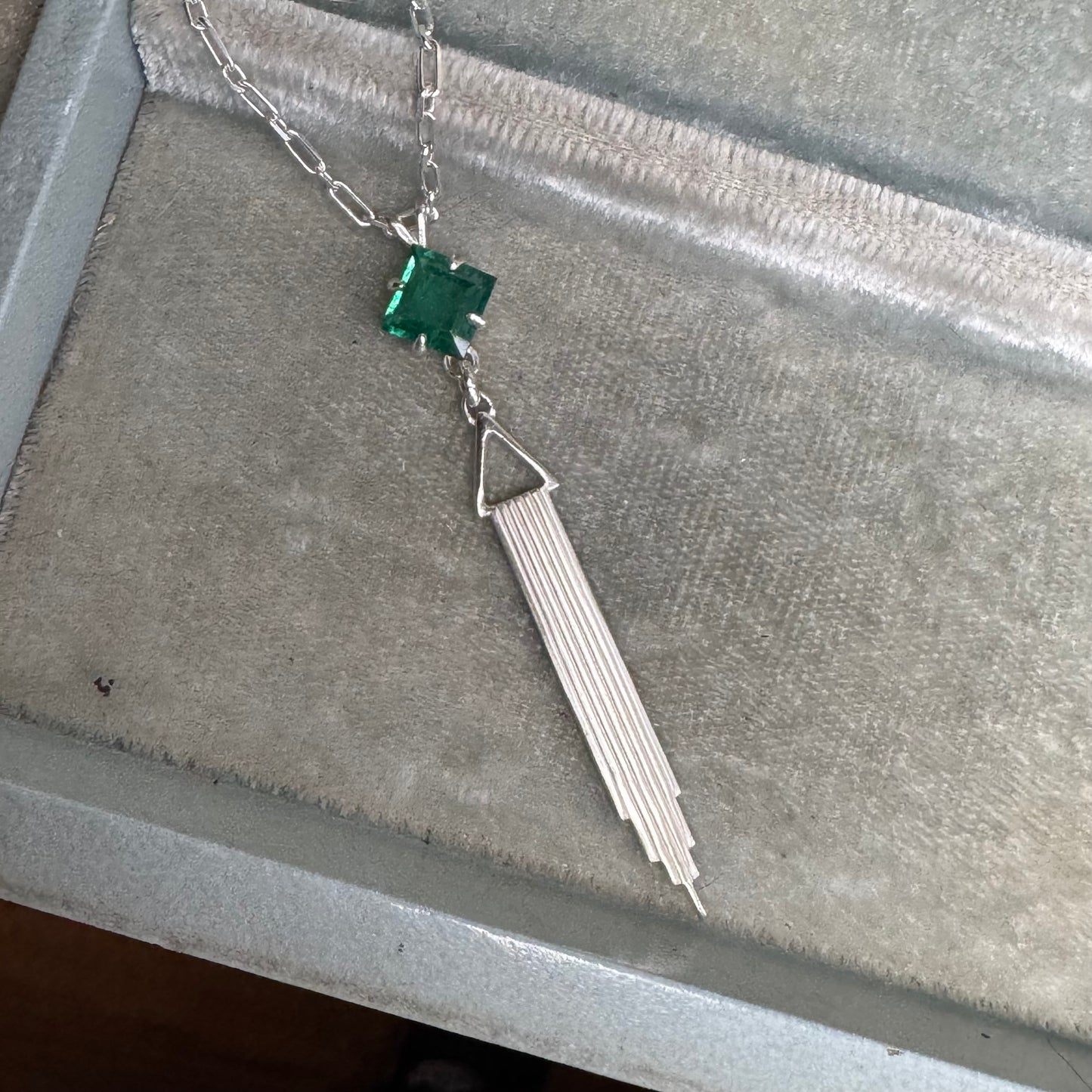 Art Deco Emerald lariat necklace handmade in Sterling Silver