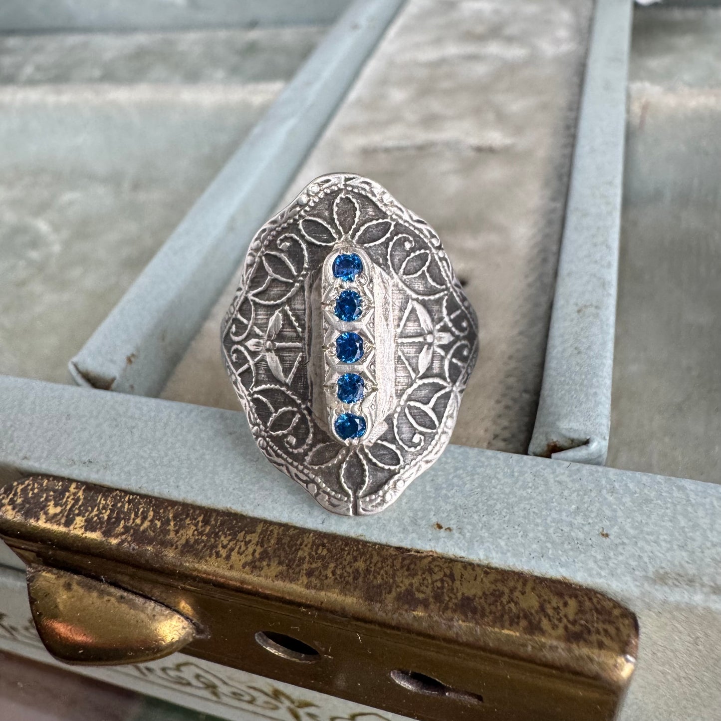 Victorian gothic Sapphire blue Spinel multi-stone filigree ring in Sterling Silver SIZE 7