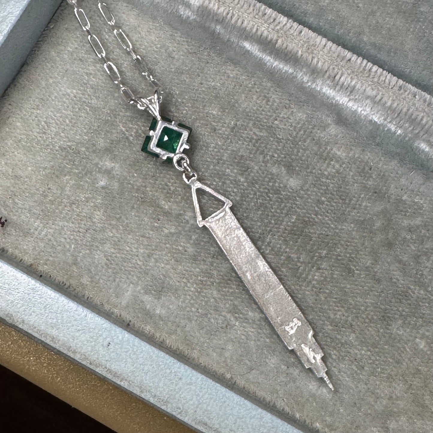 Art Deco Emerald lariat necklace handmade in Sterling Silver
