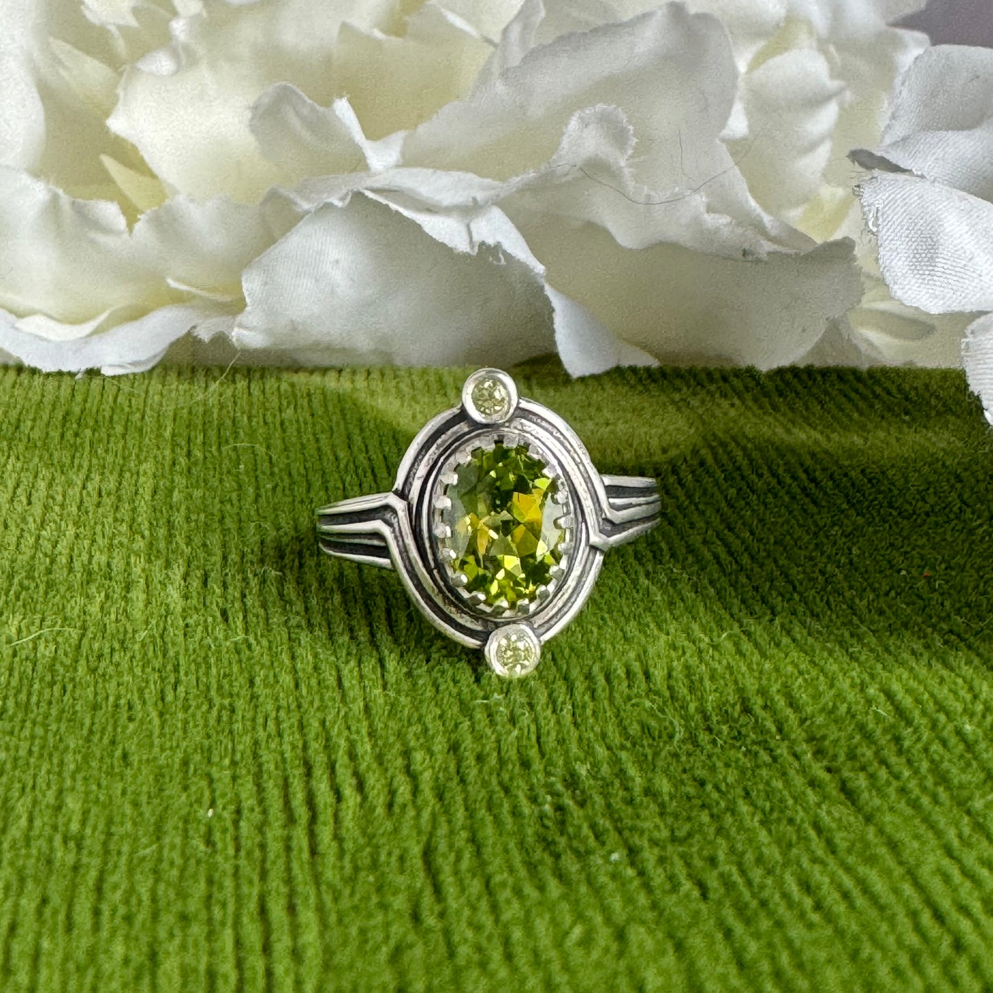 Art Deco 3 stone Peridot vintage style artisan ring in Sterling Silver SIZE 6 1/2