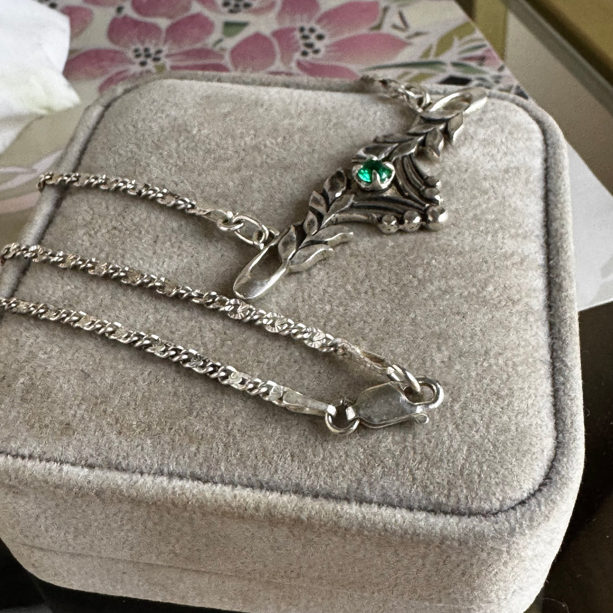 Art Nouveau leaf filagree Emerald artisan collar necklace in Sterling Silver