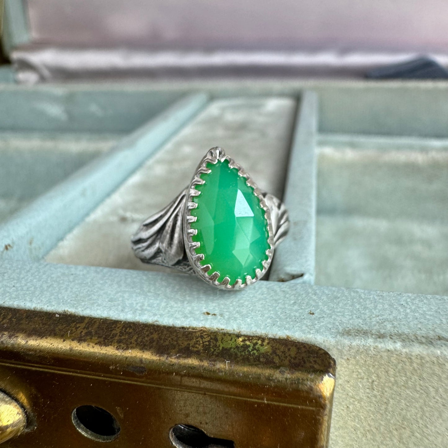 Vintage botanical style pear shaped  Chrysoprase gemstone handmade Sterling Silver ring SIZE 7.5