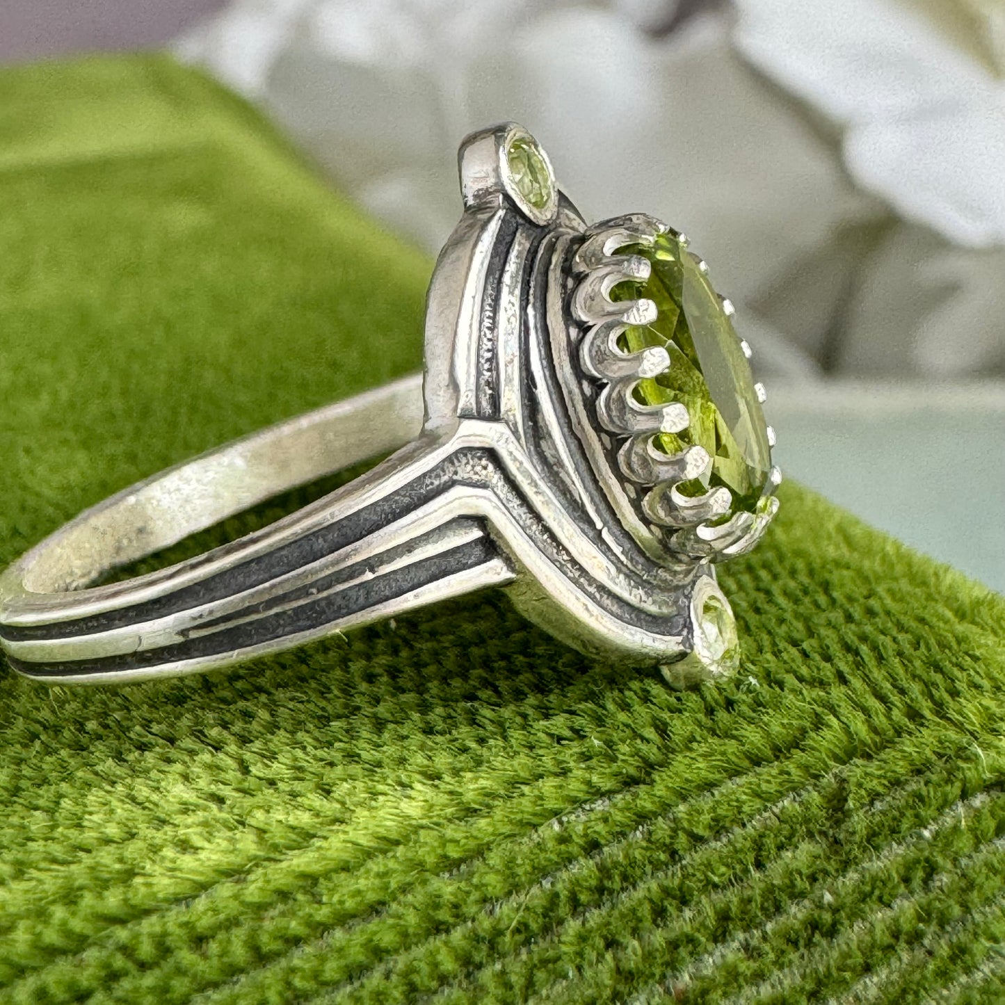 Art Deco 3 stone Peridot vintage style artisan ring in Sterling Silver SIZE 6 1/2