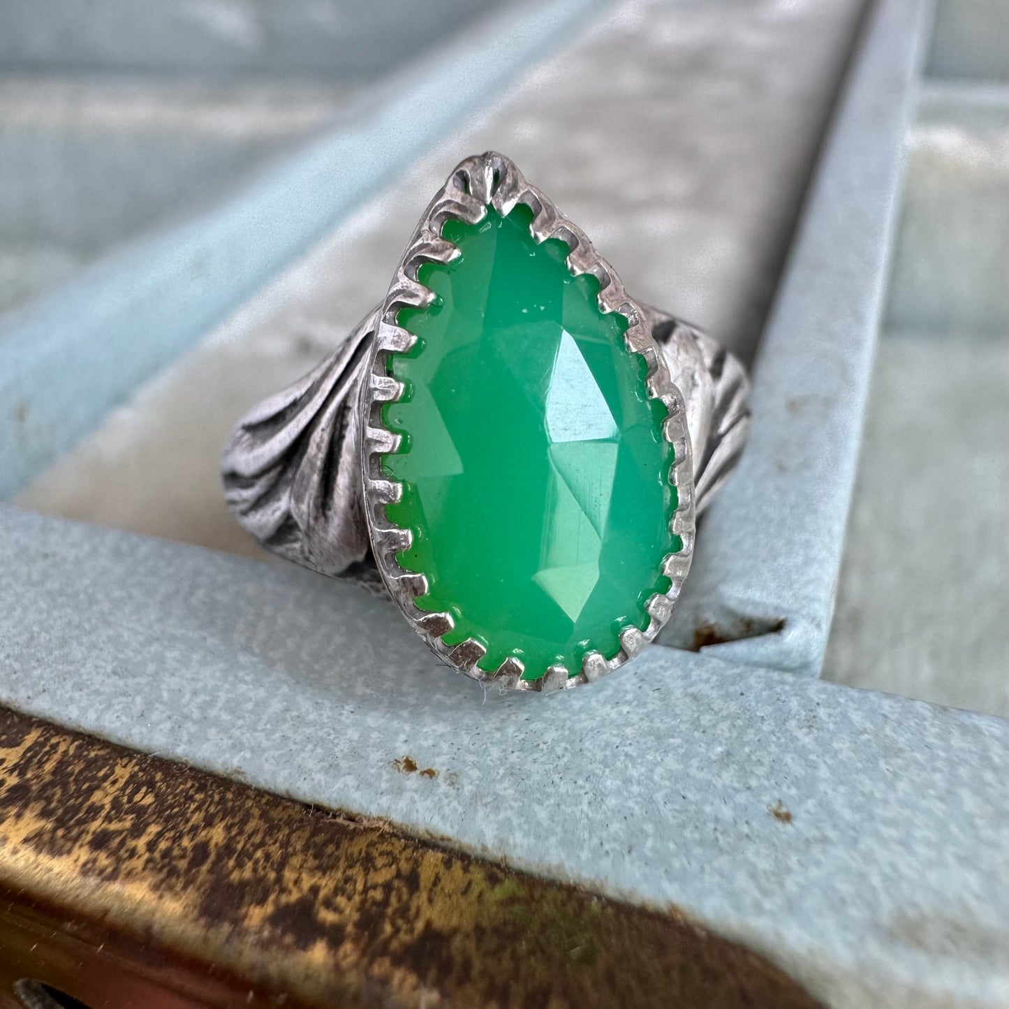 Vintage botanical style pear shaped  Chrysoprase gemstone handmade Sterling Silver ring SIZE 7.5