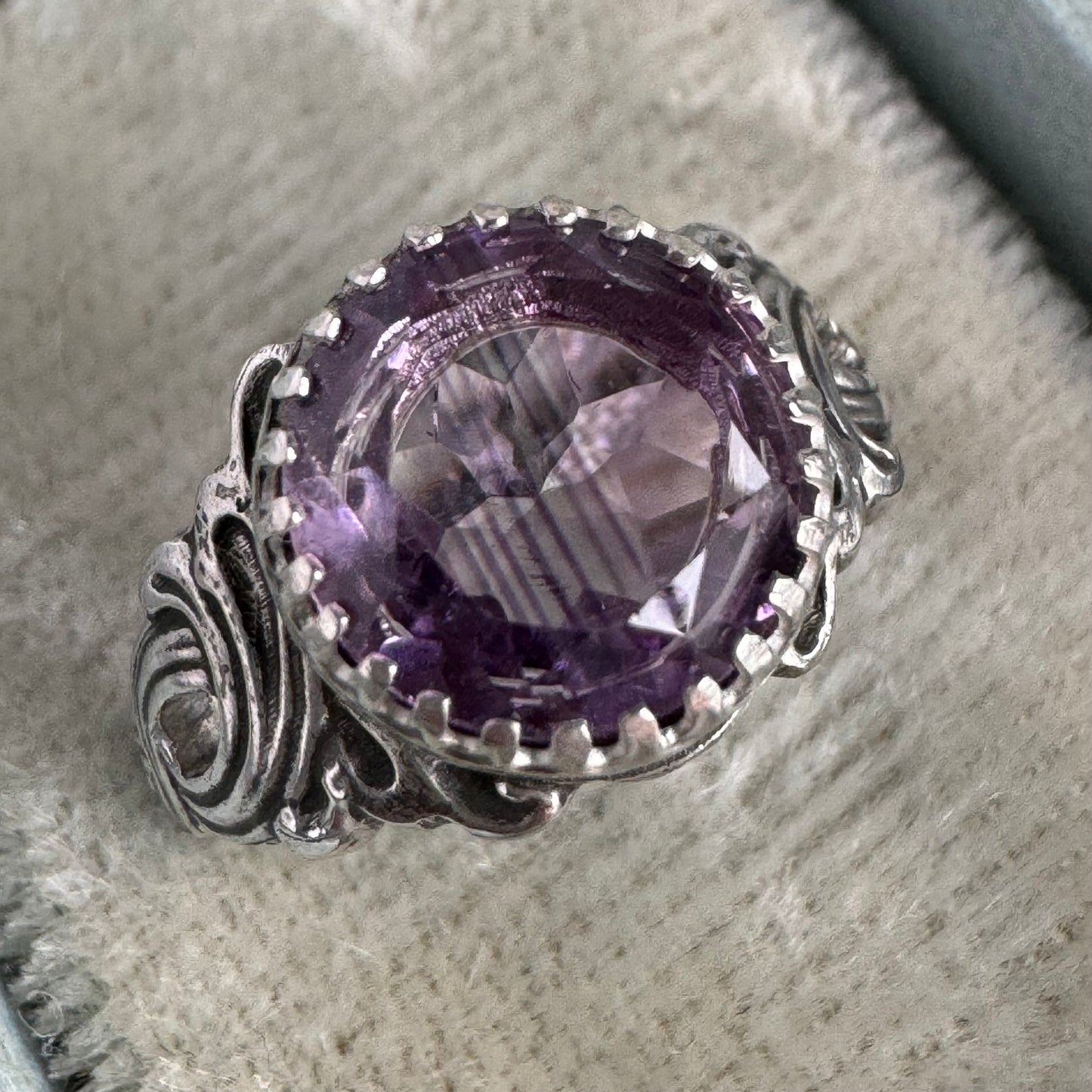 Art Nouveau 3.8 carat lavender Amethyst artisan cocktail ring in Sterling Silver SIZE 7