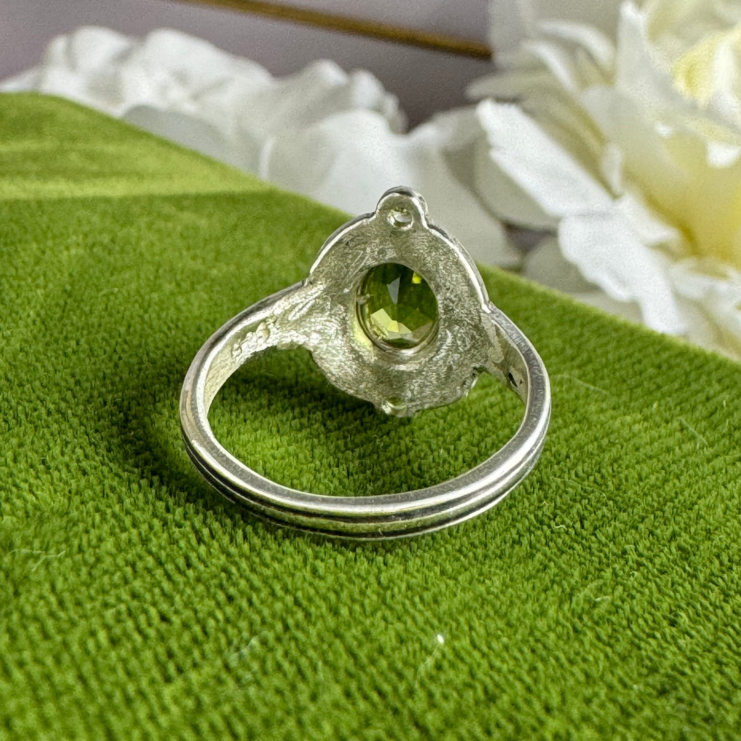 Art Deco 3 stone Peridot vintage style artisan ring in Sterling Silver SIZE 6 1/2