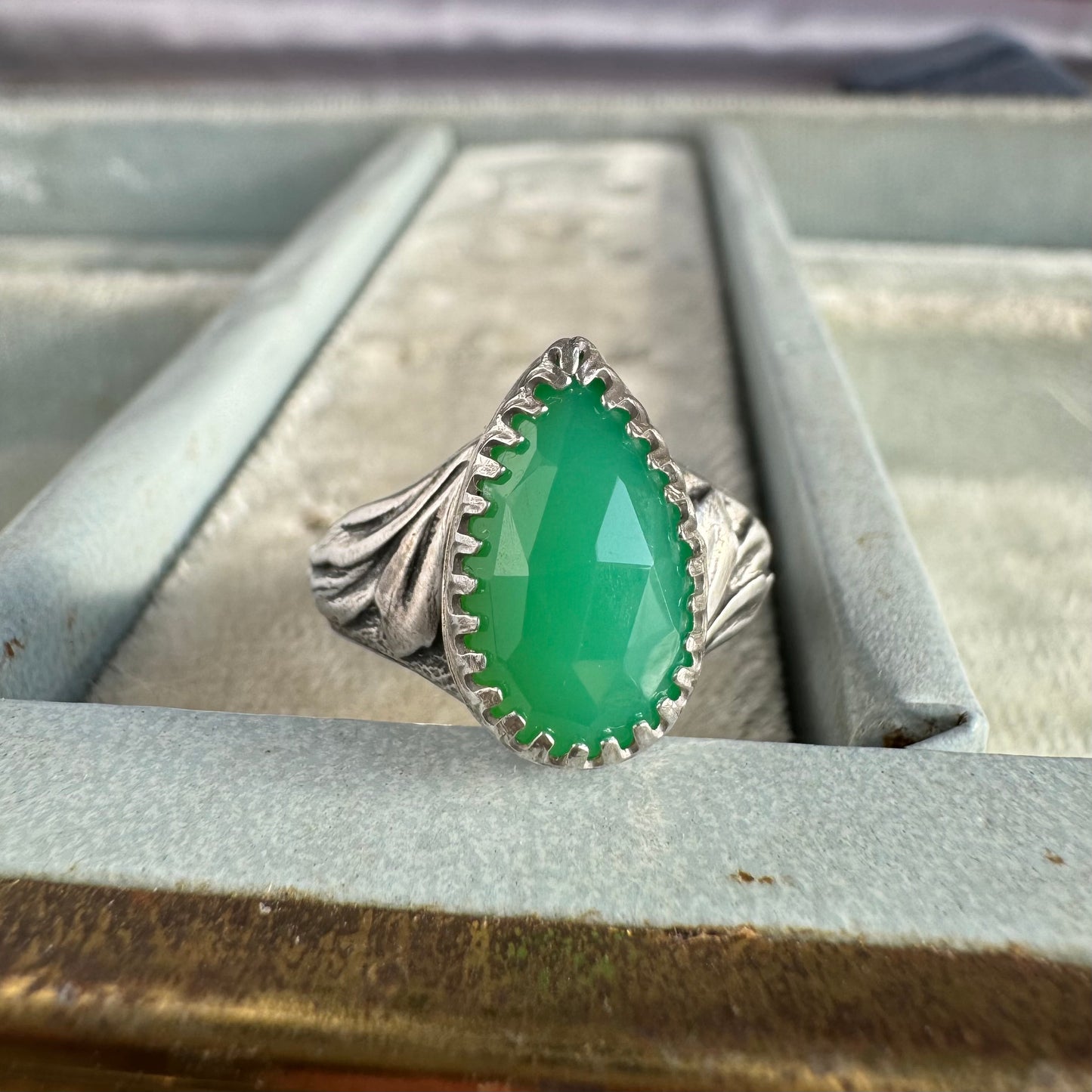 Vintage botanical style pear shaped  Chrysoprase gemstone handmade Sterling Silver ring SIZE 7.5