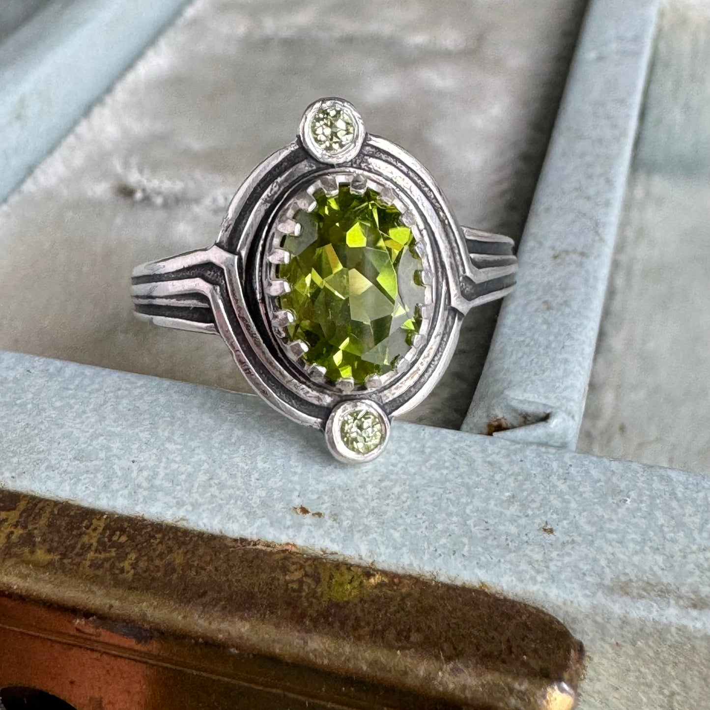 Art Deco 3 stone Peridot vintage style artisan ring in Sterling Silver SIZE 6 1/2