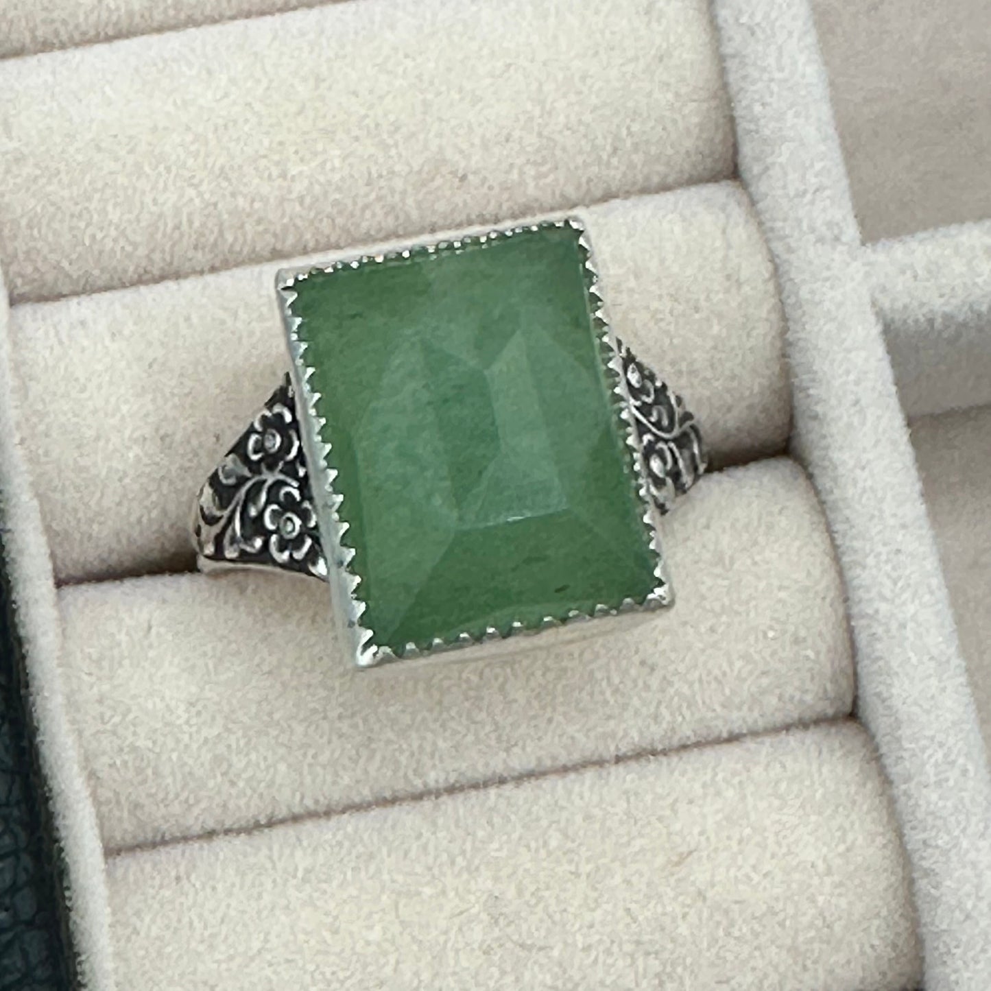 Victorian flower Aventurine emerald cut gemstone statement ring in Sterling Silver SIZE 8