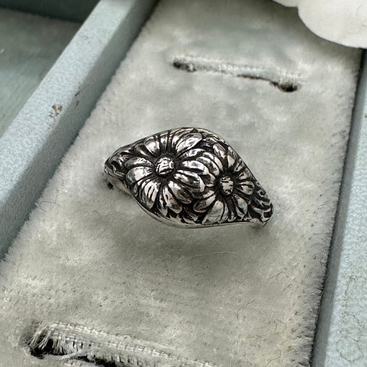 Vintage handmade double Daisy flower ring in Sterling silver